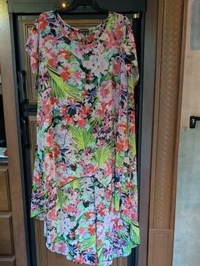 Cha cha vente Floral Asymmetrical Tunic Shear Blouse in Pink, Green, Black